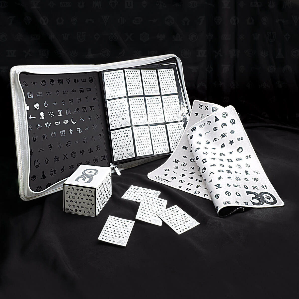 30th Anniversary 12-Pocket PRO-Binder for Magic: The Gathering - Image 4